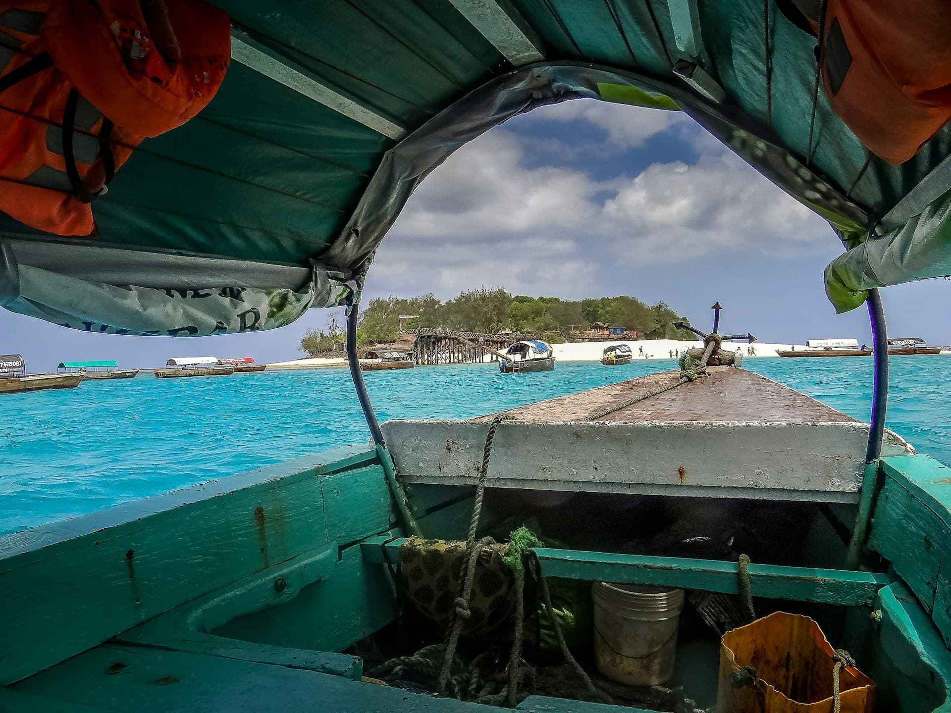 Zanzibar Dive Conditions: Temperature, Visibility & Seasons